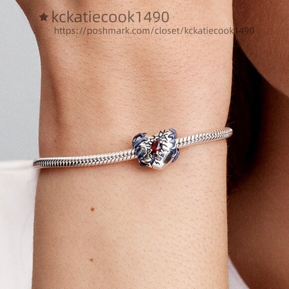 Pandora Stranger Things Glow-in-the-dark Heart Charm - Picture 5 of 7